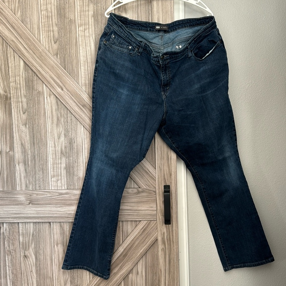 Levis straight leg, size 24, regular length